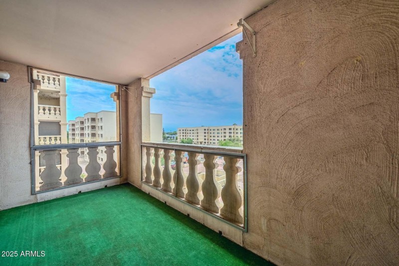 Balcony3