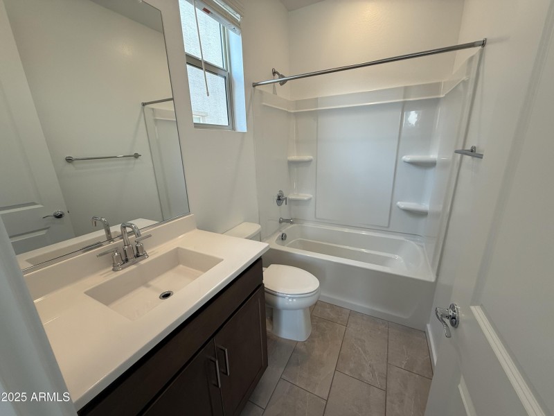 4 Downstairs Guest En Suite