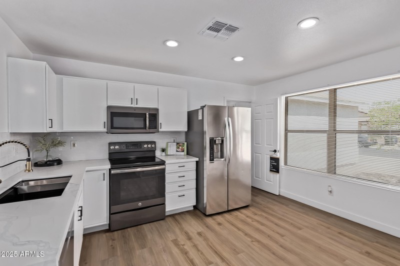 11 Charter Oak