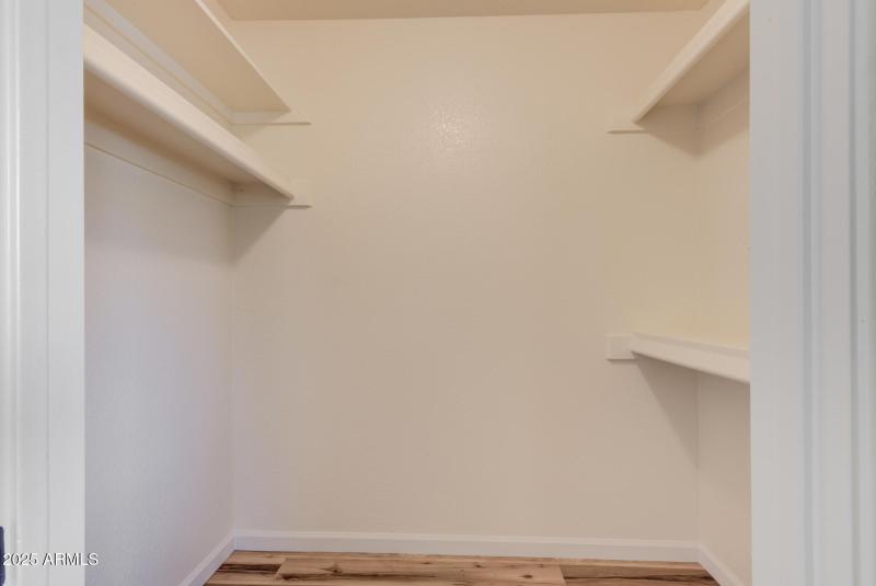 19 Master Closet
