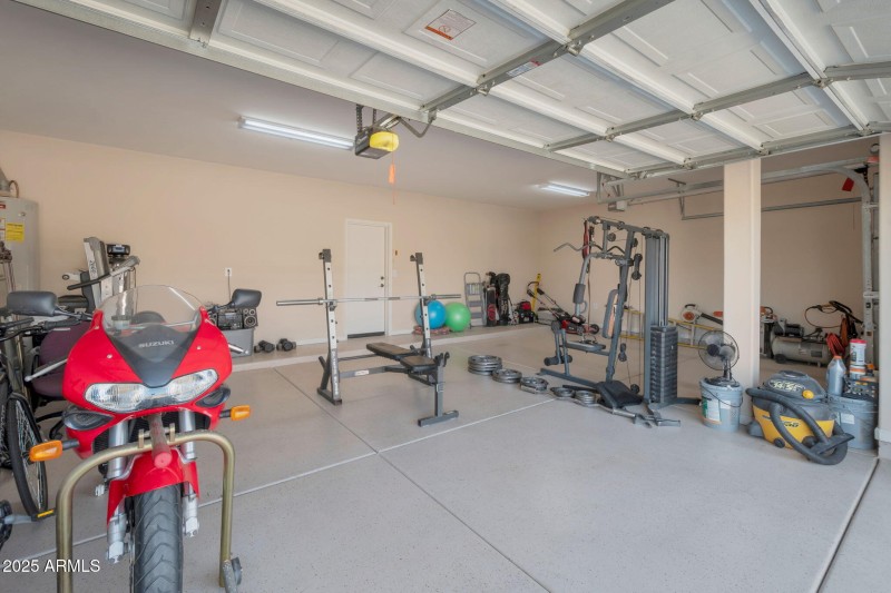 LARGE 3 CAR GARAGE