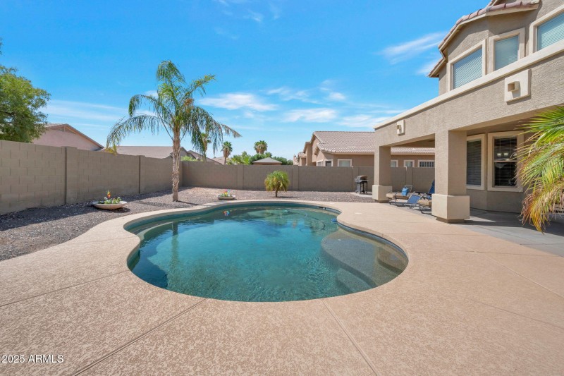BEAUTIFUL POOL AREA