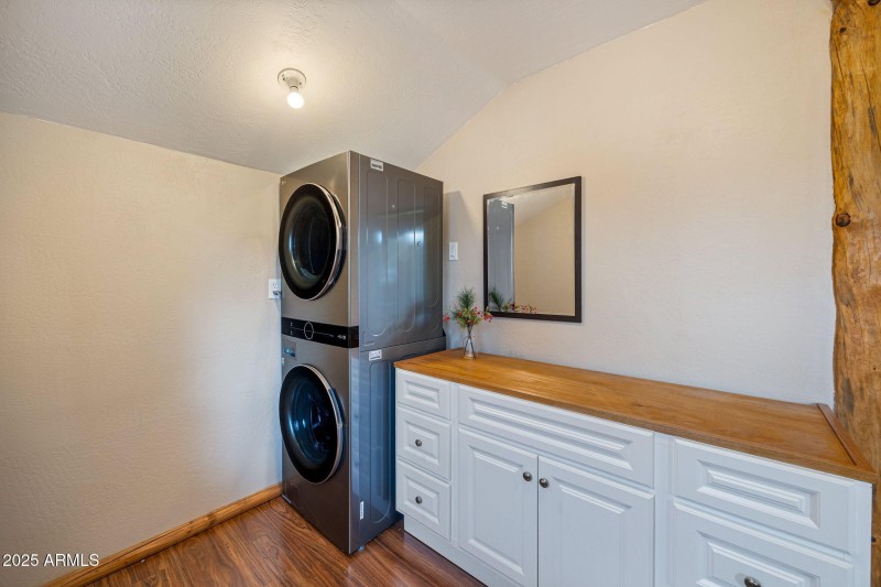 LAUNDRY OFF MASTER BEDROOM