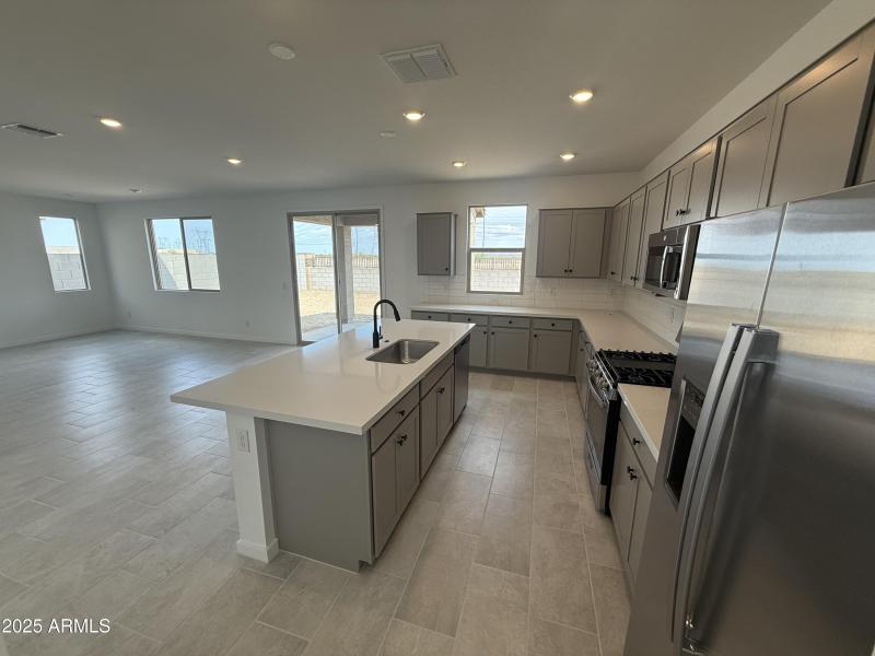 129 Kitchen2