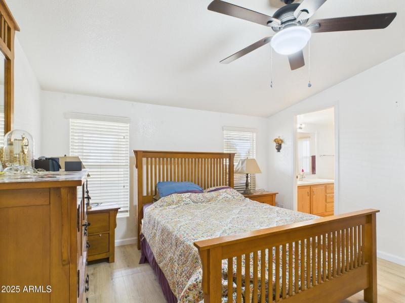 CAM03379G0-PR0133-STILL016