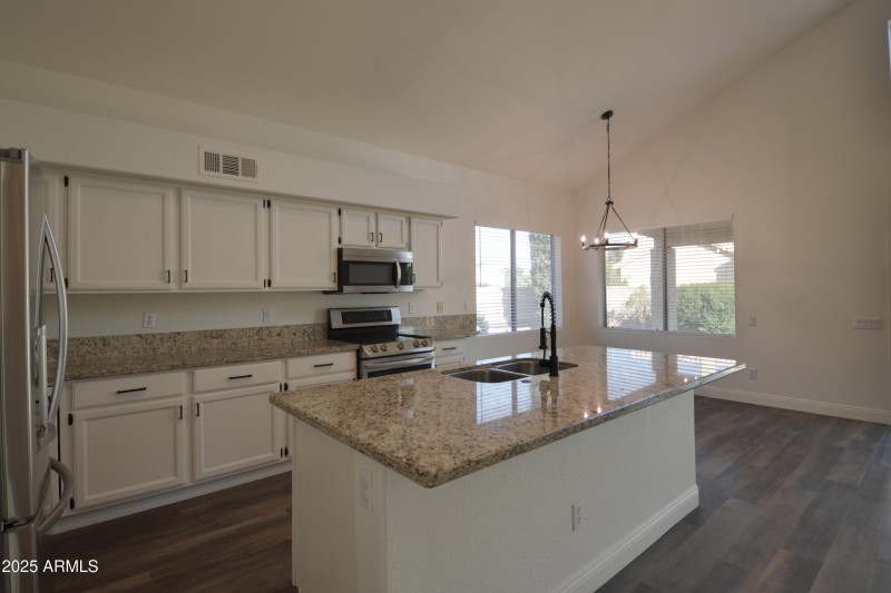 Kitchen & dining