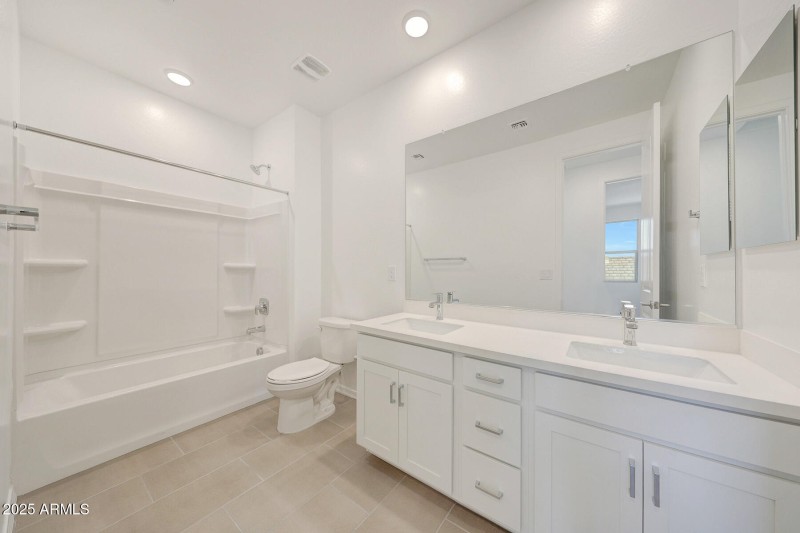 PHX_TylerRanch_Lot 2075_Lagoon_3864_Bath