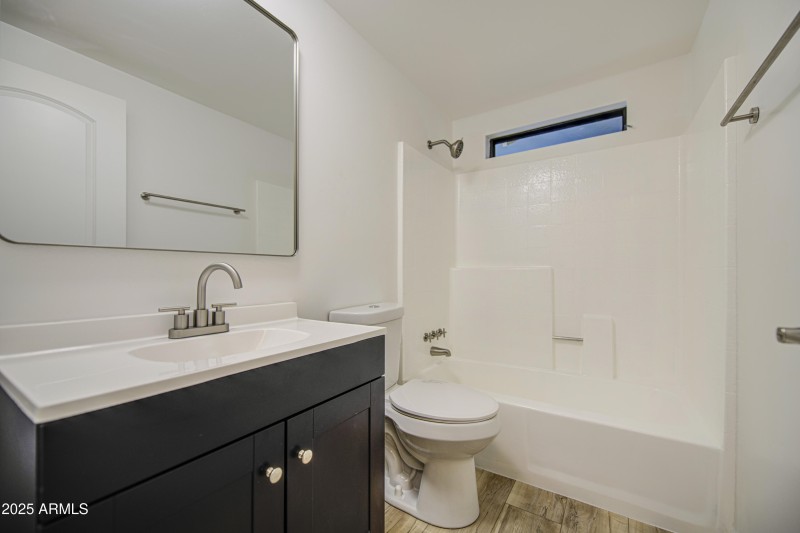Bathroom 2-pic 2