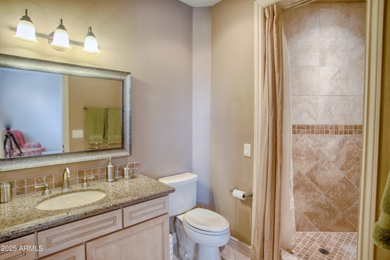 Fifth Bedroom Suite
