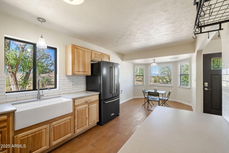 6-Kitchen_2