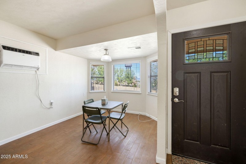 10-Dining Room