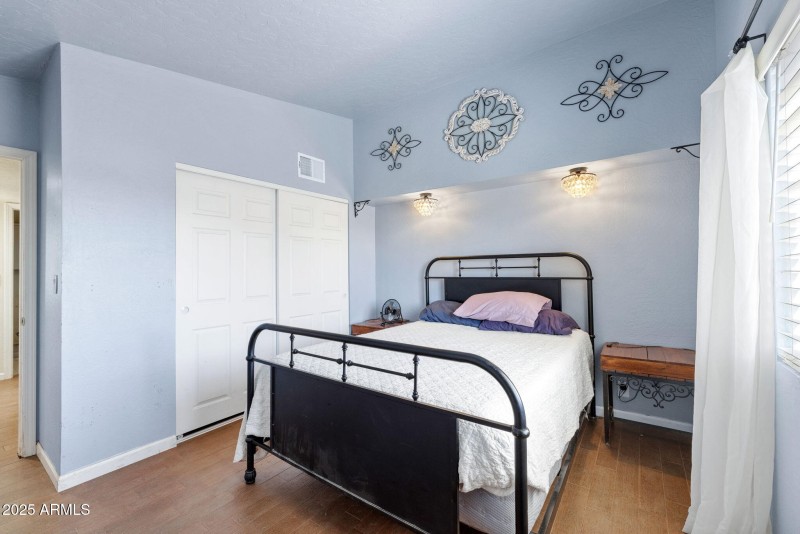 12-Bedroom_1
