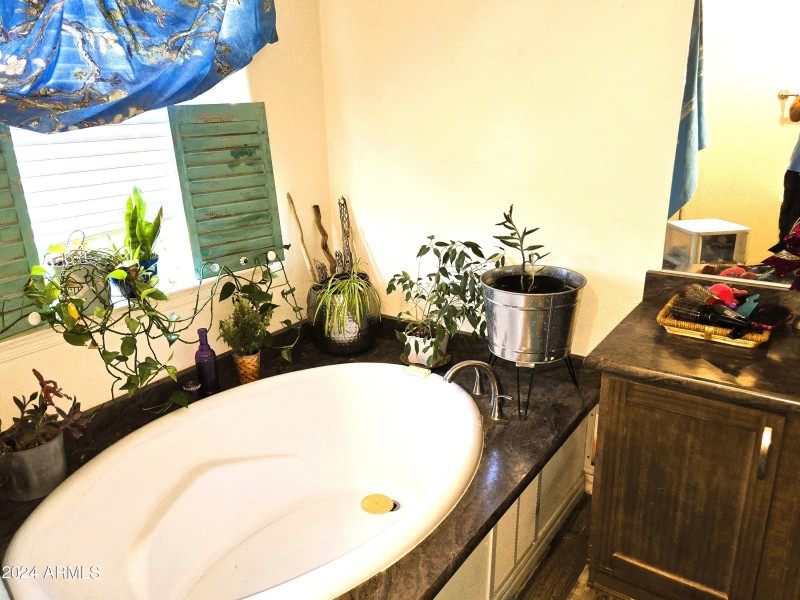 soaking tub
