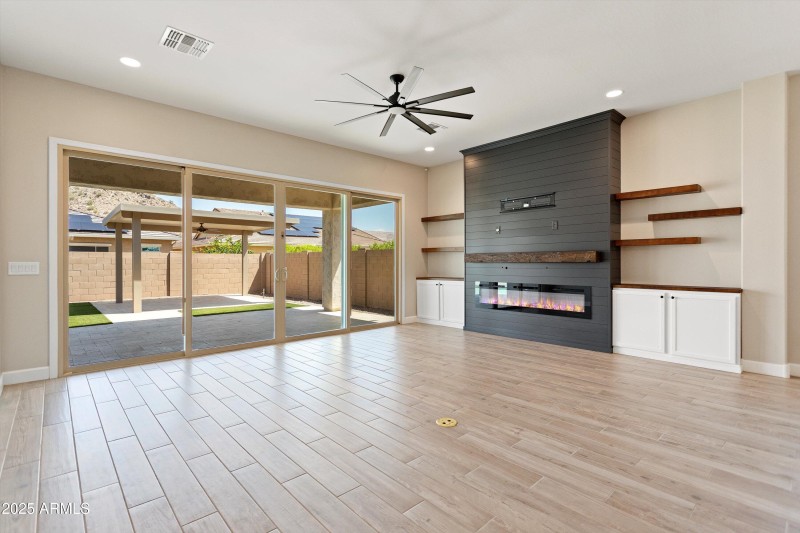 05-21248 W Hillcrest Blvd