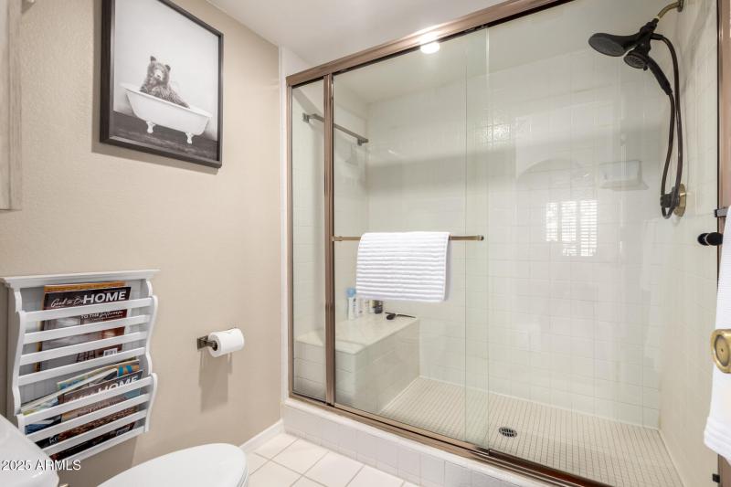 Seperate toilet & shower room