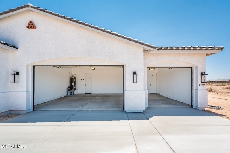 2165 - Garage