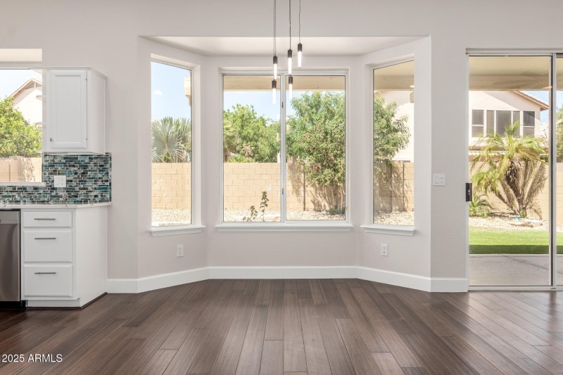 Bright Breakfast Nook in Ahwatukee