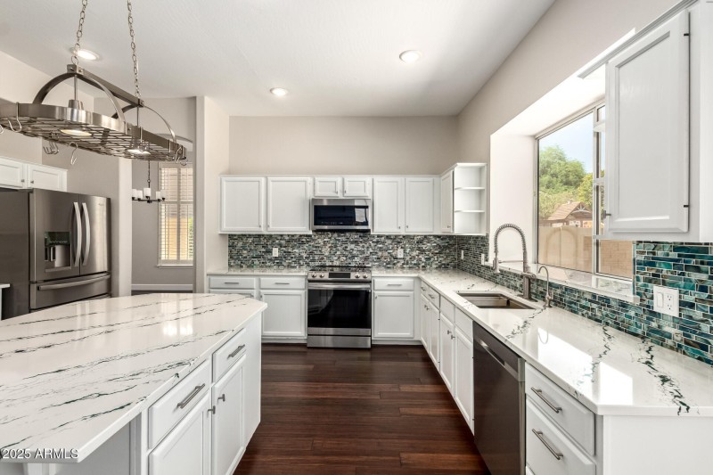 Quartz Counters & Custom Backsplash