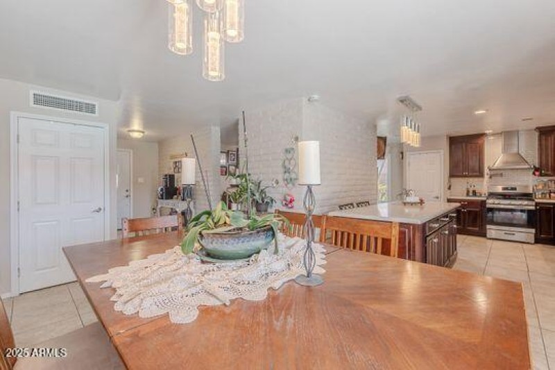 Open Dining & Kitchen Layout