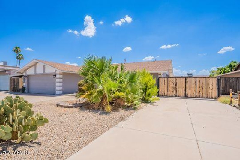 RV Gate & Extra Parking Space