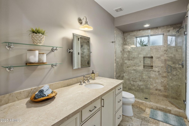 Main House Bedroom #4 ensuite