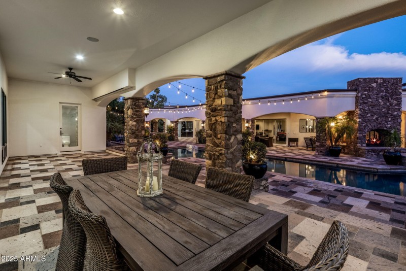 Resort Style Centerpiece Courtyard