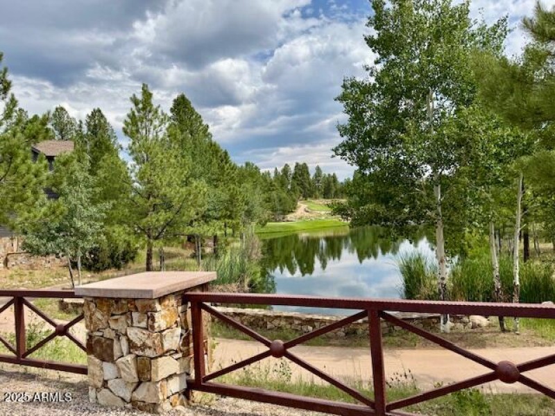 golf/lake community