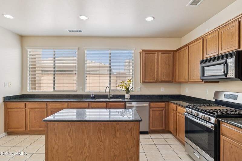 15-web-or-mls-3452-w-florimond-rd