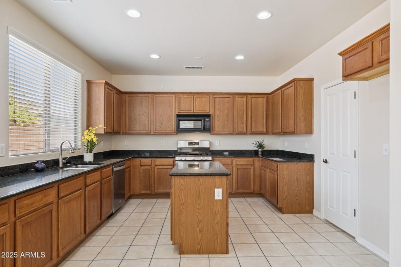 14-web-or-mls-3452-w-florimond-rd