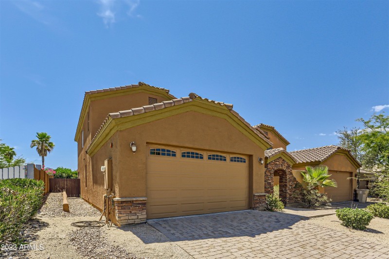 GEMINI WITH NO ATTACHED WALLS