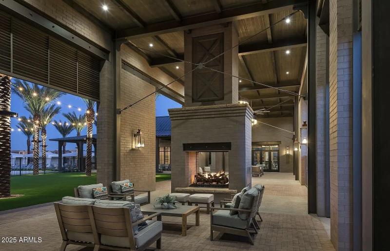 Outdoor fireplace