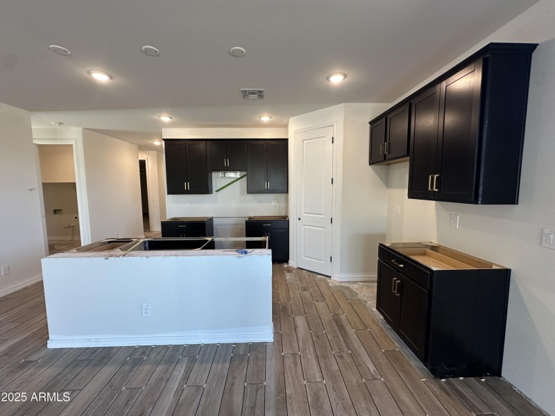 6 - Kitchen