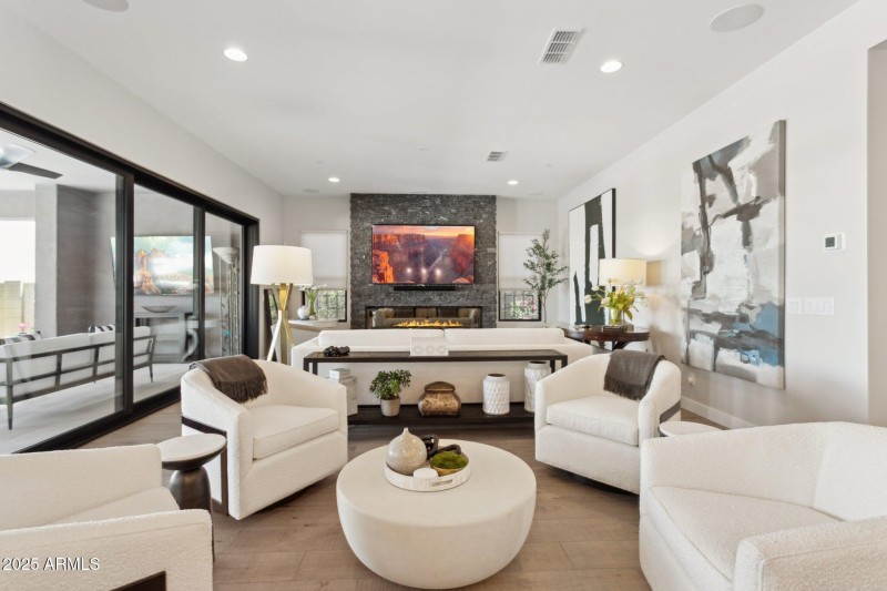 11-web-or-mls-13020-e-de-la-o-rd