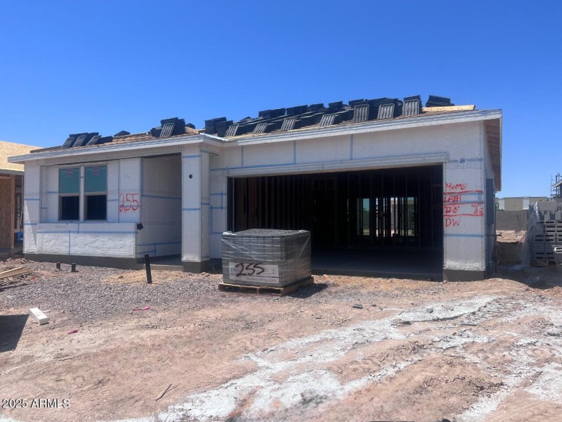 001 Exterior Front