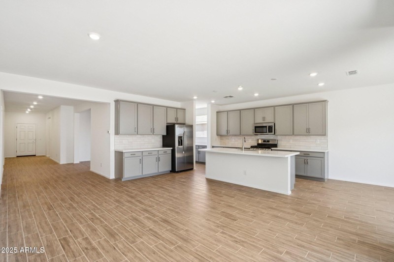 8-web-or-mls-W Pecan Wds-S1907-008