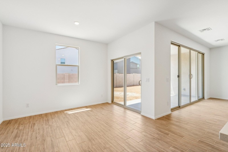 11-web-or-mls-W Pecan Wds-S1907-011