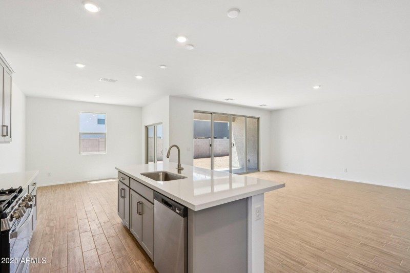 13-web-or-mls-W Pecan Wds-S1907-013