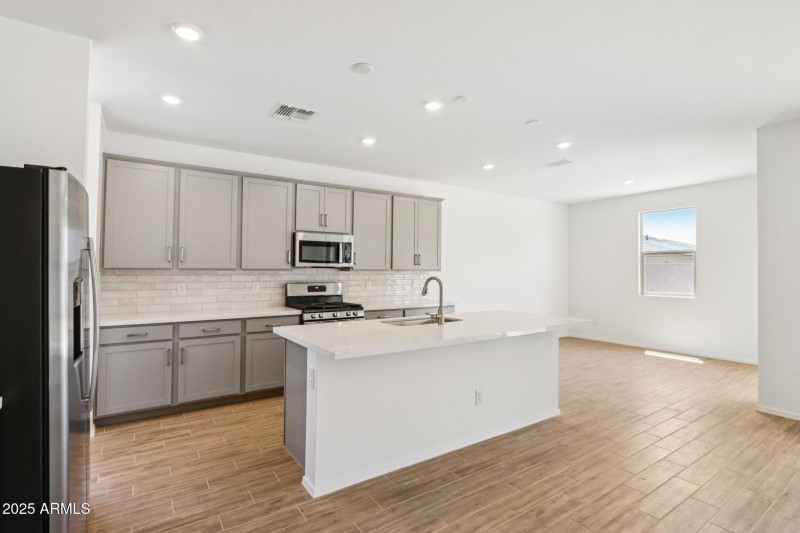 14-web-or-mls-W Pecan Wds-S1907-014