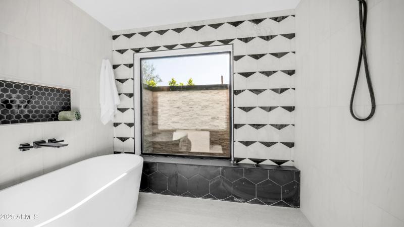 4434 E Camelback Rd Unit 128 mainBathTub