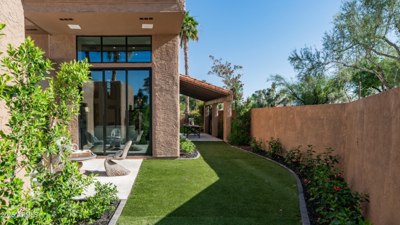 4434 E Camelback Rd Unit 128 Yard