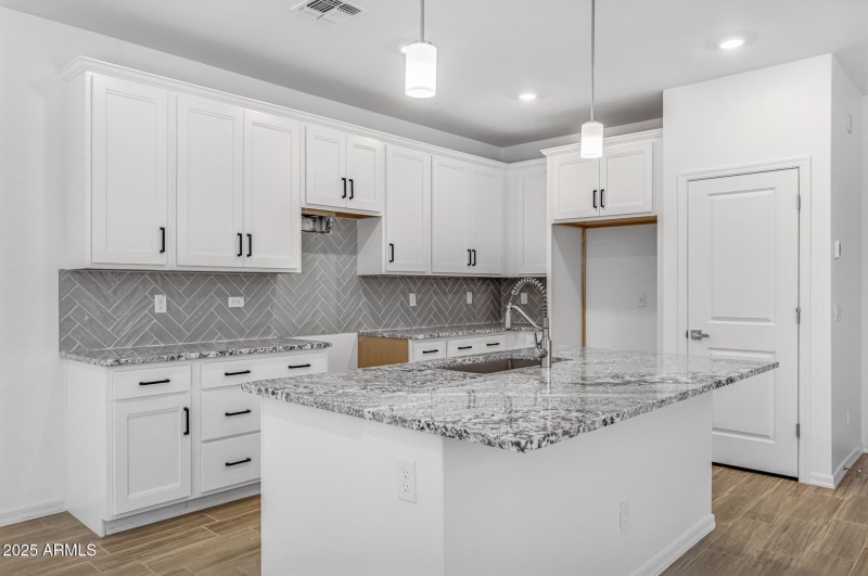 7)KITCHEN