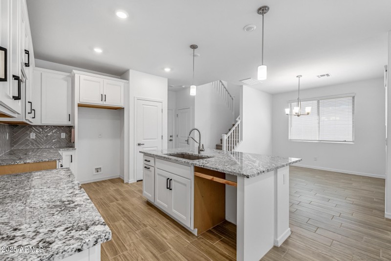 8)KITCHEN
