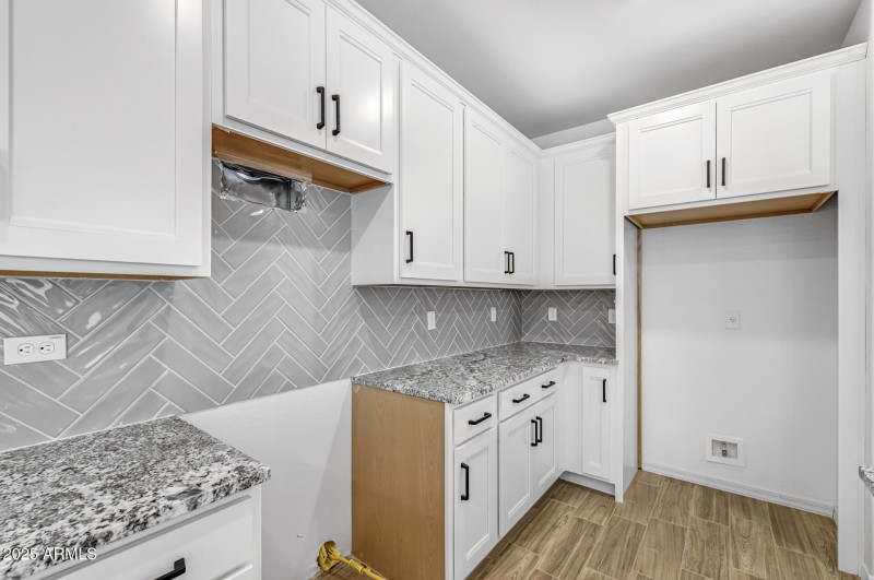 9)KITCHEN