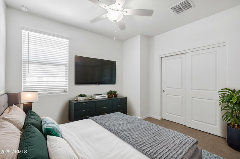 22)BED 3 DOWN_