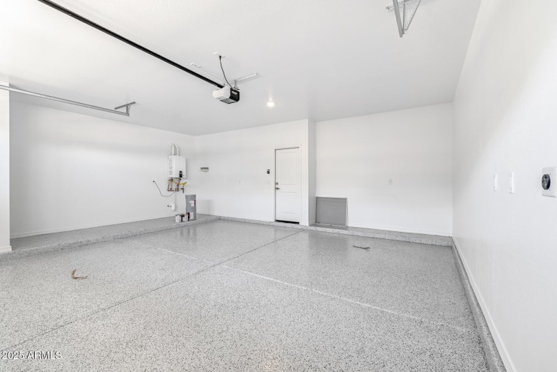 26)GARAGE