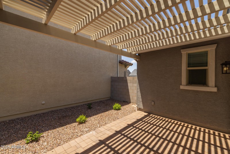 28)COURTYARD