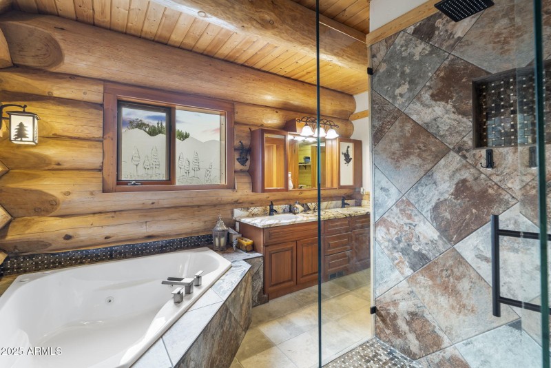 Soaking tub