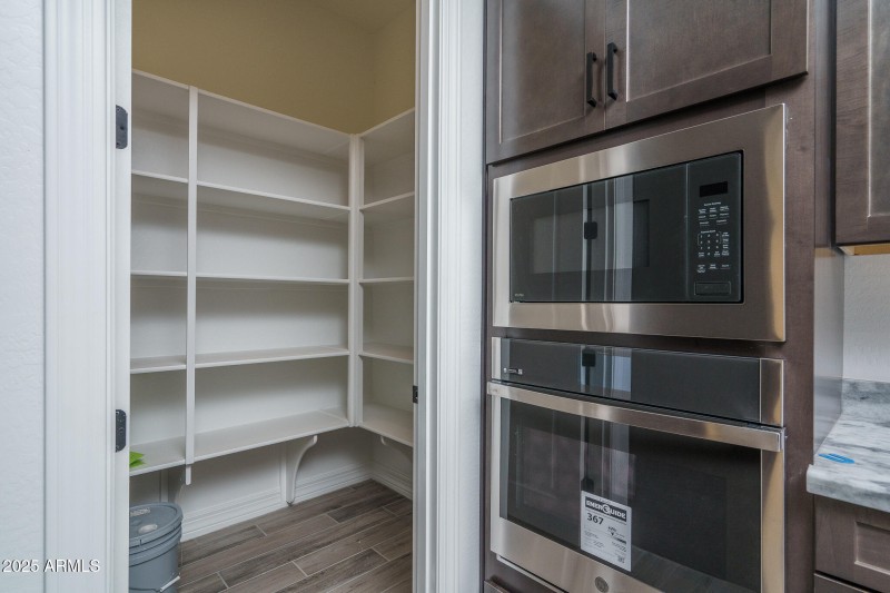 8) WALK IN PANTRY - Copy (2)