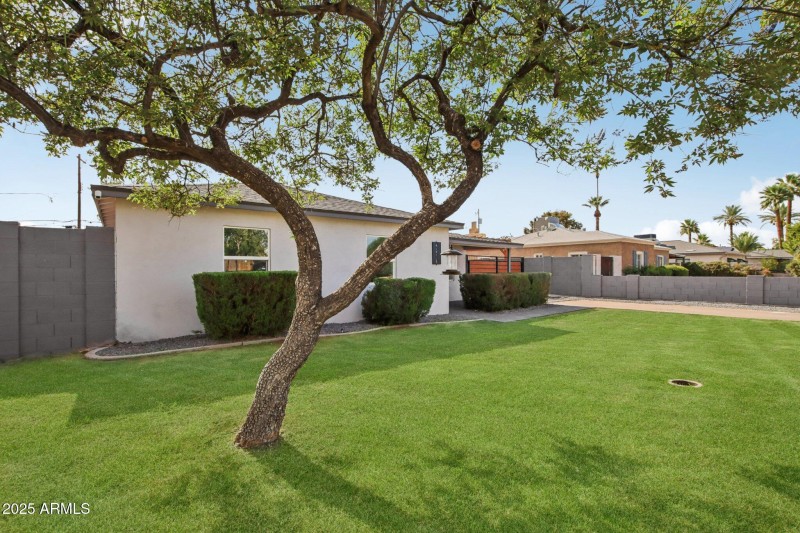 4-web-or-mls-N 20th St-L2207-002