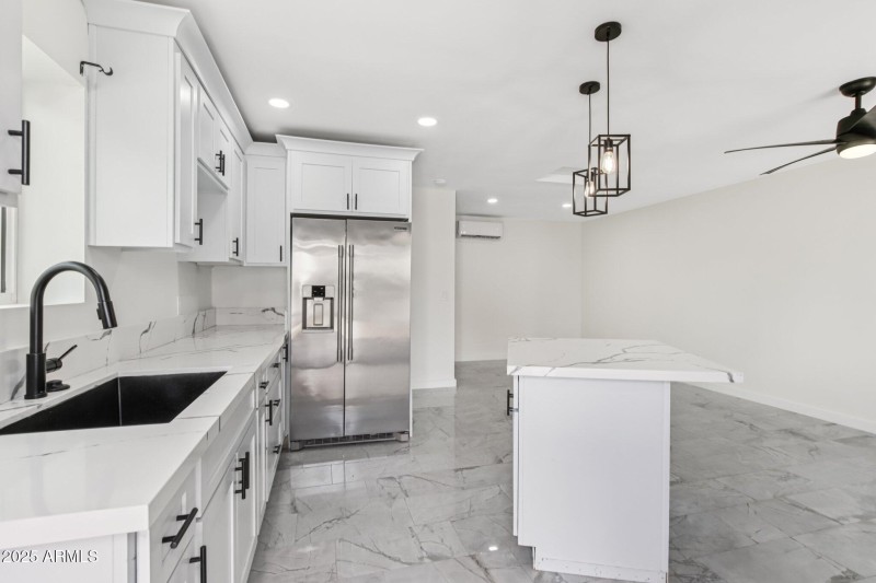 26-web-or-mls-N 20th St-L2207-024